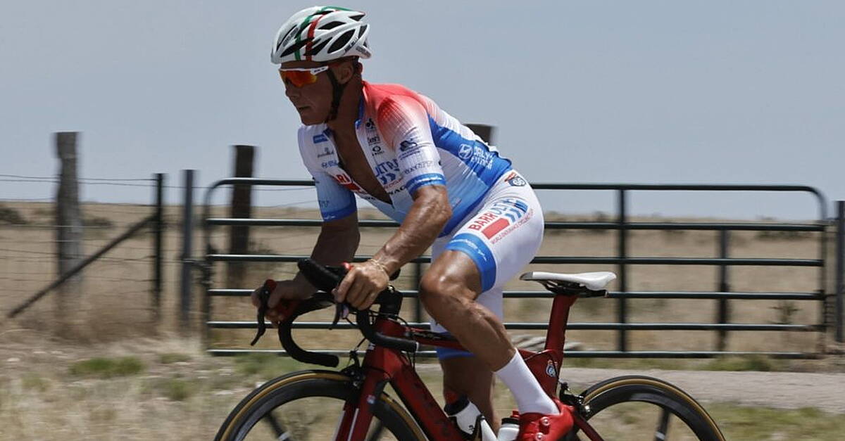 Joe Barr (67) sets new world record for 2,448 mile Route 66 across America