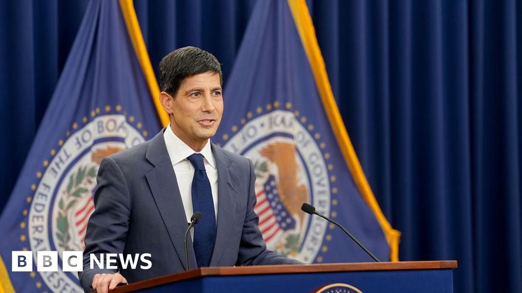 Fed holds US interest rates steady as uncertainty over Trump's Iran deal remains - BBC
