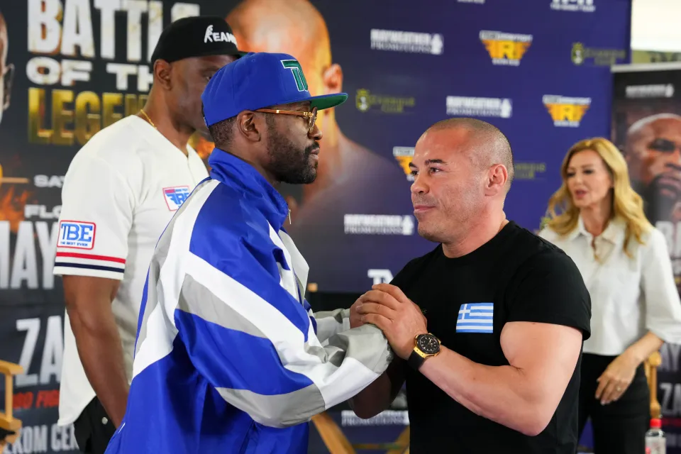 CSI claims that Mayweather's upcoming fight with Zambidis breaches its contract with the Hall of Famer