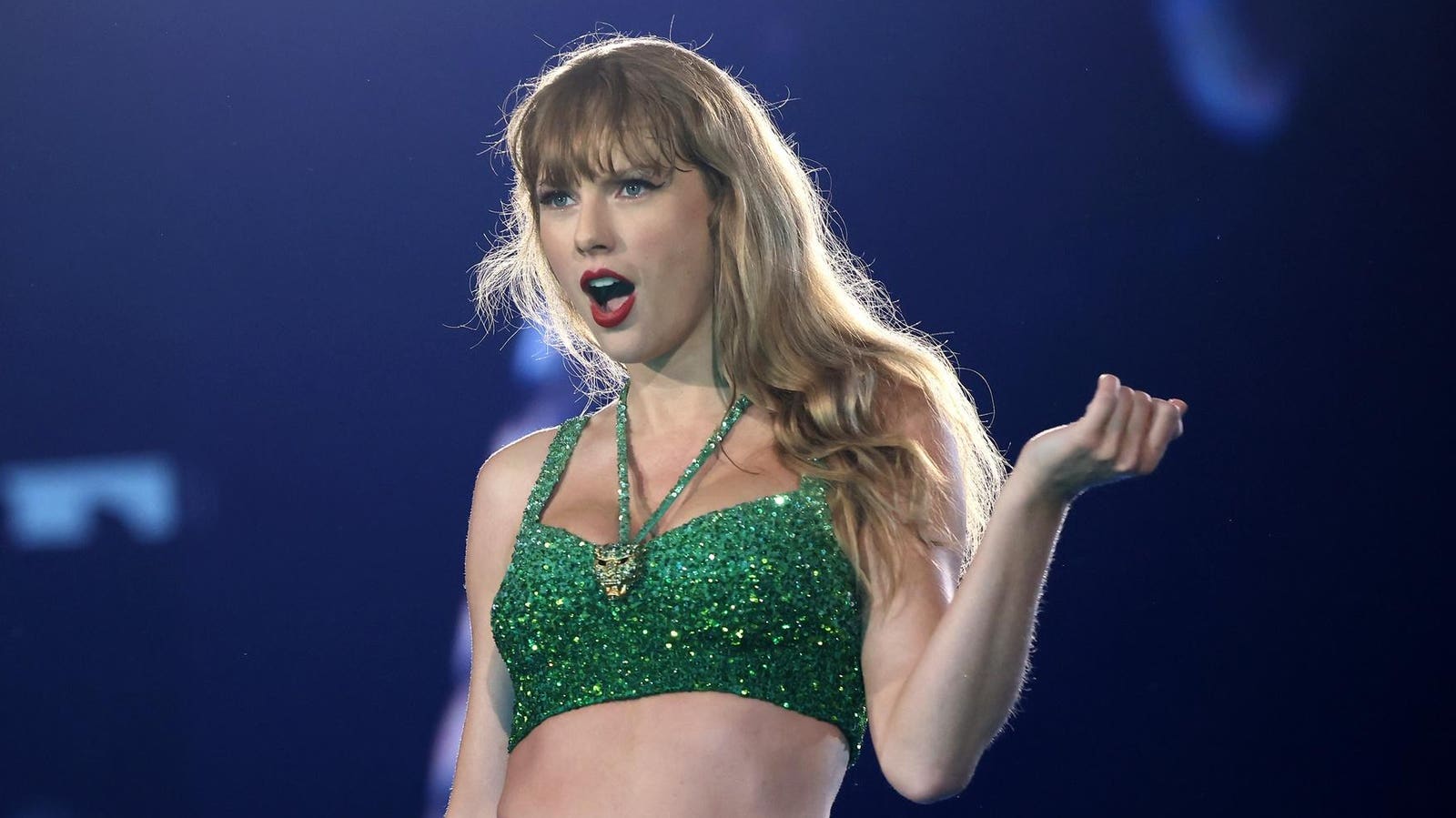 Taylor Swift Becomes The First Artist To Manage A Chart Feat