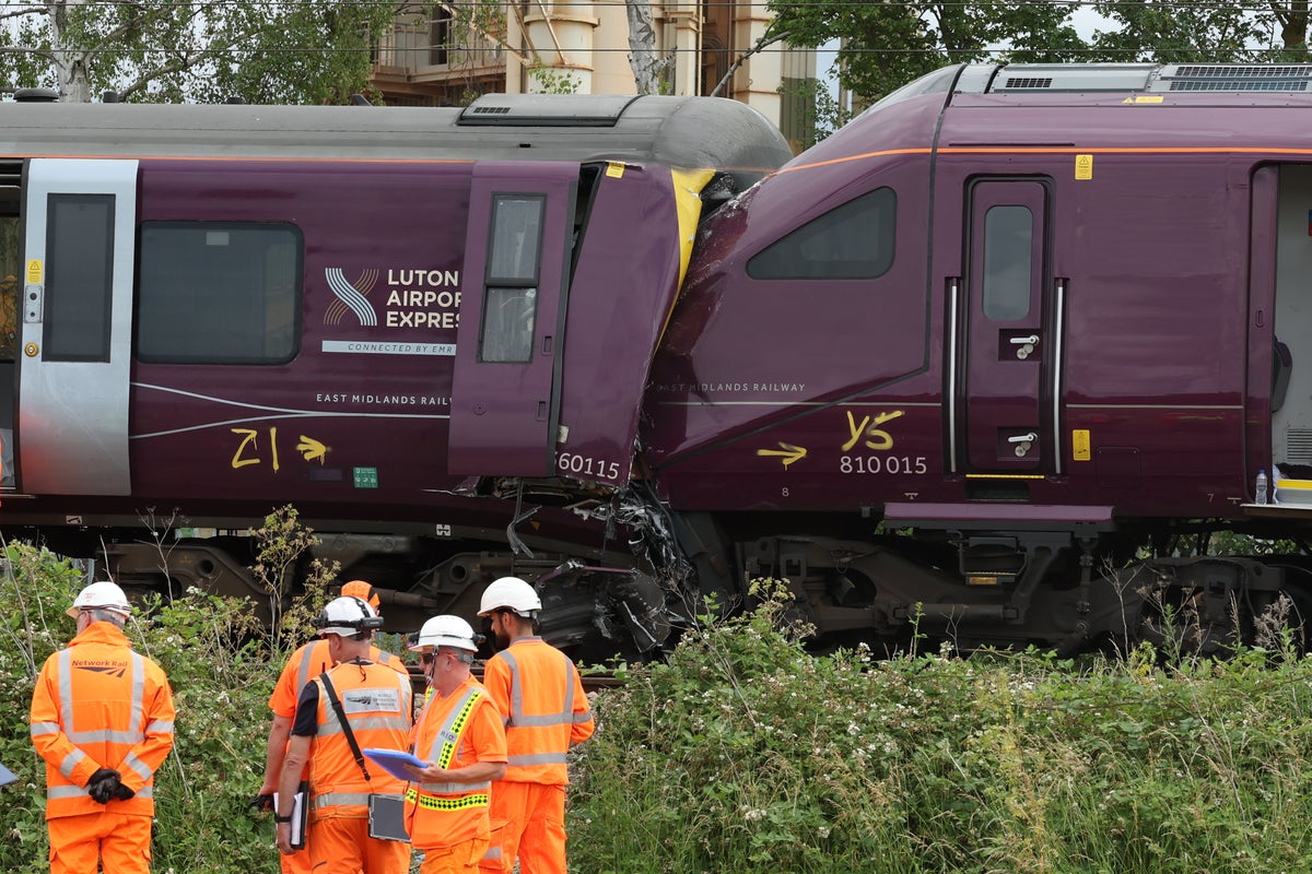 Bedford train crash latest: Injury toll rises to 100 as investigators look into cause of collision
