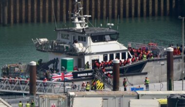 Migrant crisis: Labour forced to re-write 'one in, one out' deal with France