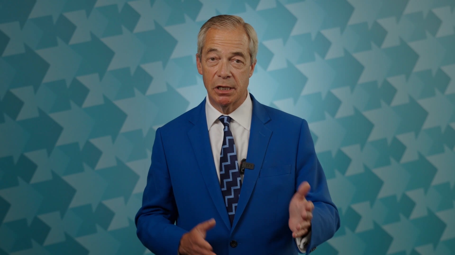clipped thumbnail - nigel-farage-demands-general-elections-uk-politics-intldsk - CNN ID 22738091 - 00:02:25;24