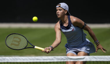 Arango dethrones defending champ Joint in Eastbourne first round