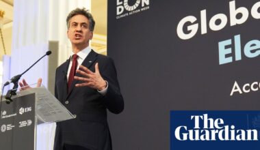 Progressive economists reject Unite leader’s criticism of Ed Miliband | Ed Miliband