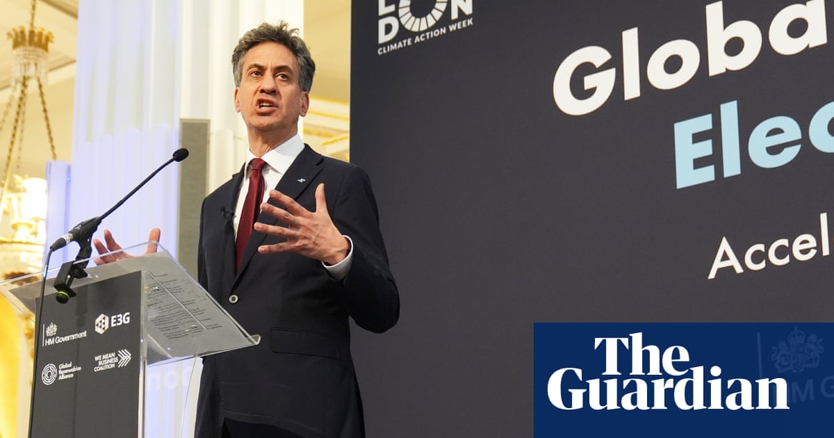 Progressive economists reject Unite leader’s criticism of Ed Miliband | Ed Miliband