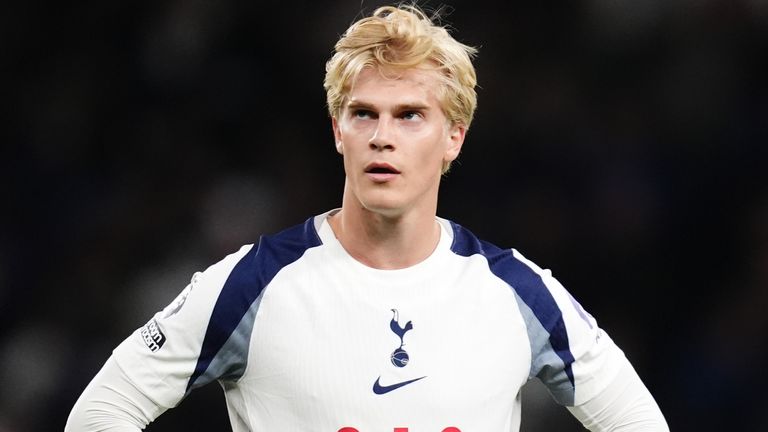 Lucas Bergvall, Tottenham midfielder
