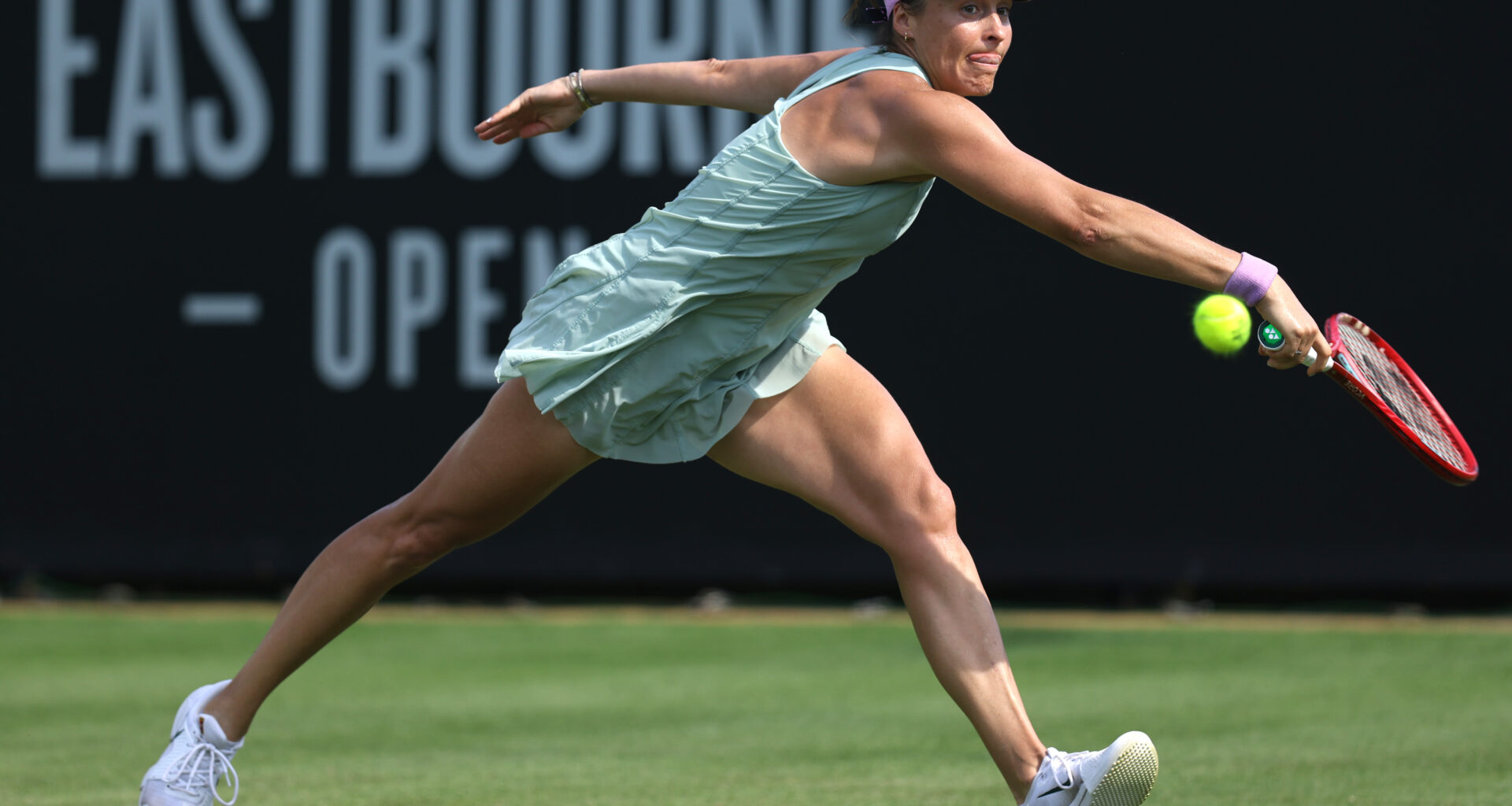 Maria showcases grass-court prowess to beat Valentova, reach Eastbourne semis