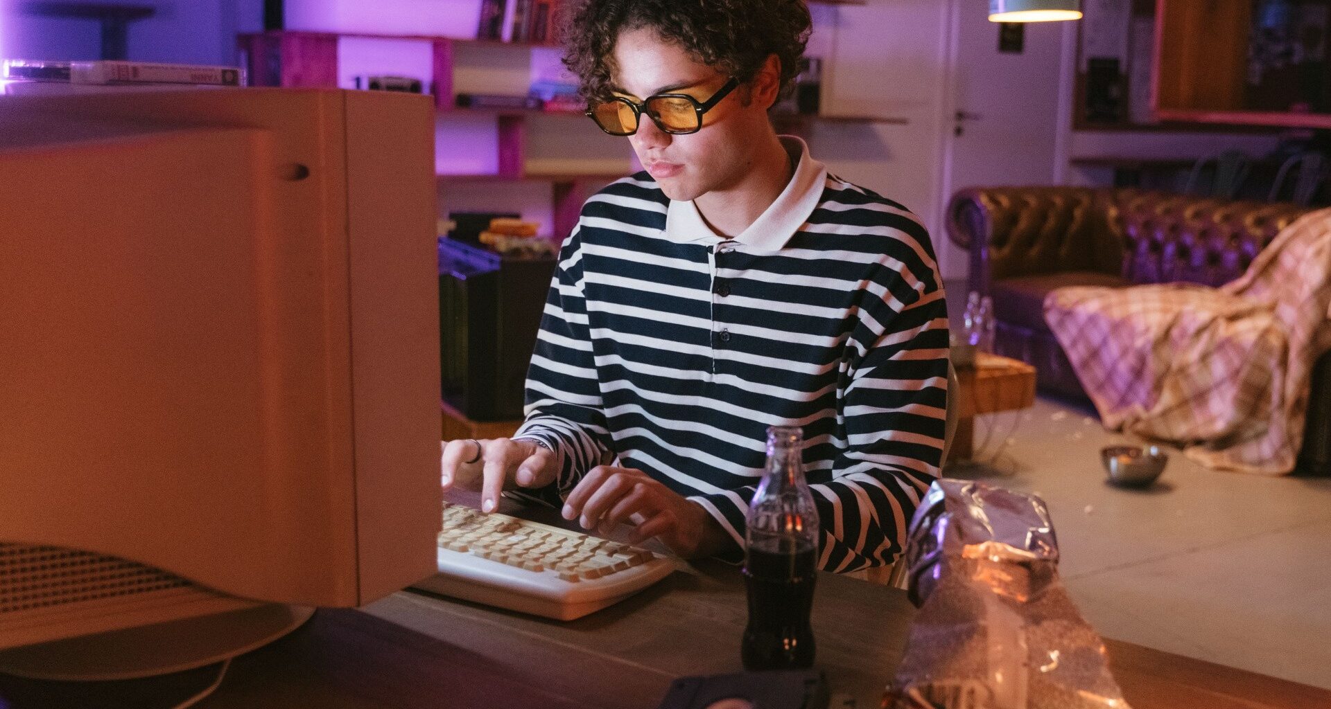 "The Only Way To Make A Better Internet Is To Build It Ourselves" - Say Hello To The AI- And Algorithm-Free Warp Point