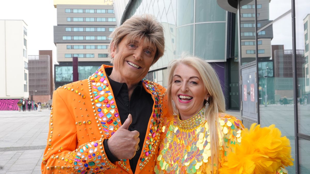Barry Manilow fans Wayne Denton and Janet Martin