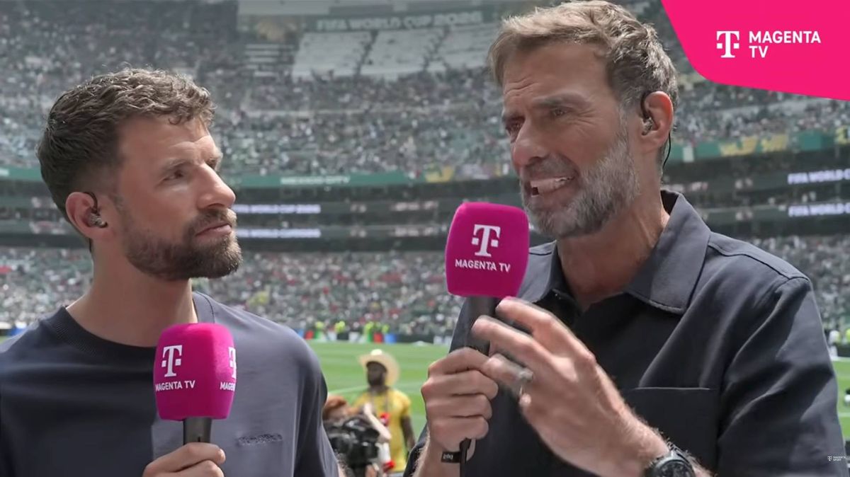 Thomas Muller and Jurgen Klopp