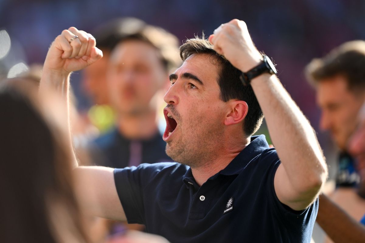 Andoni Iraola, manager of Bournemouth, celebrates during the Premier League match between Nottingham Forest and Bournemouth at the City Ground