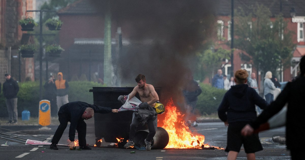 Protesters torch cars, buildings in Belfast after refugee knife attack | News