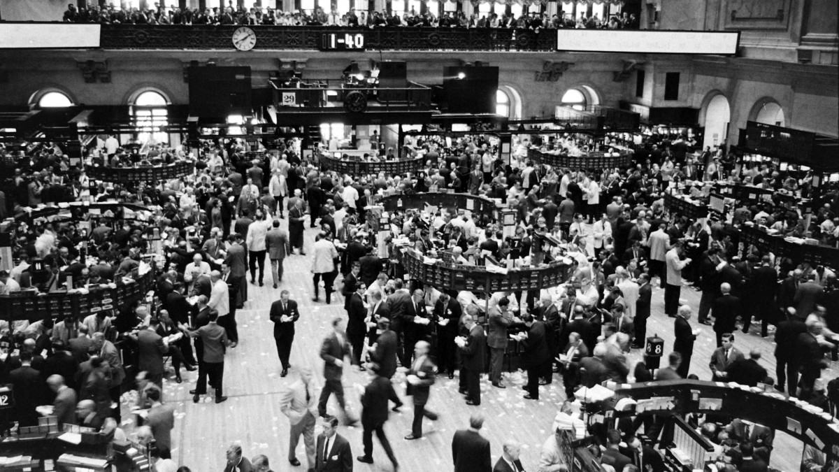 JP Morgan: Falling Oil Prices A Massive Tailwind For Global Stock Markets