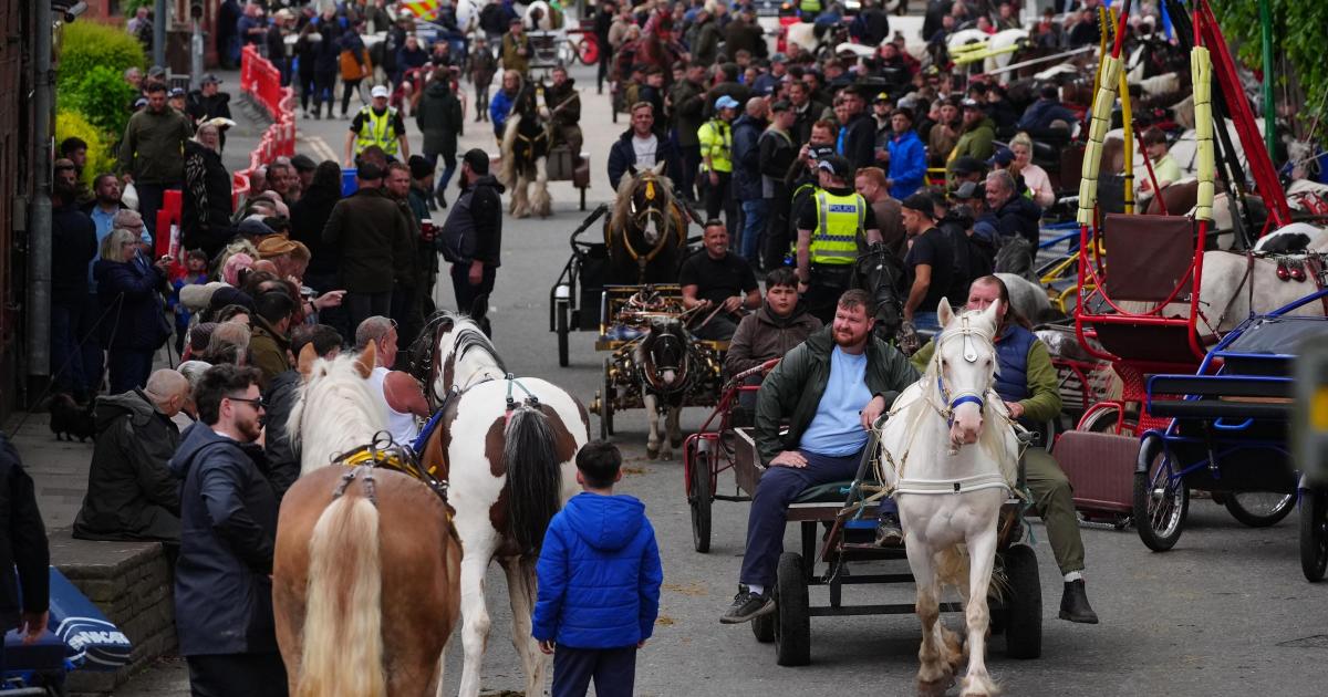 Pictures as crowds arrive for Appleby Horse Fair 2026