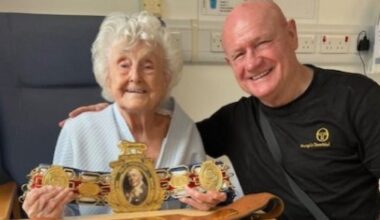 Abergavenny hospital patient gets visit from boxing champion
