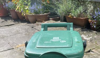 Long waits for new food recycling caddies in Caerphilly
