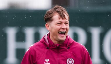 Hearts defender joins Oxford United as first summer signing