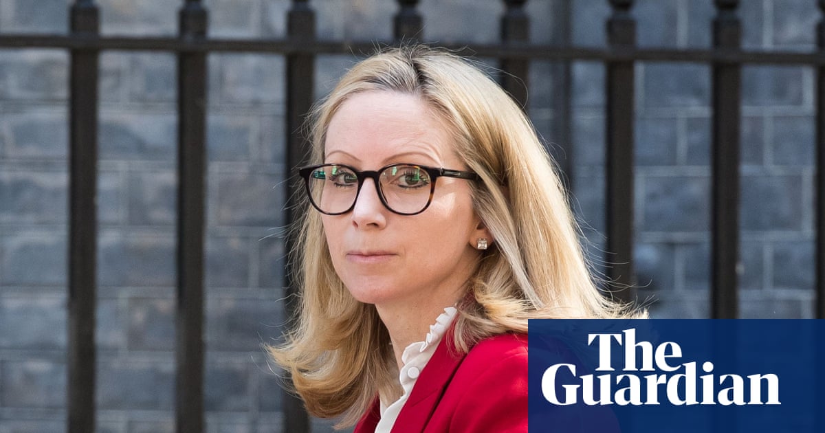 UK minister defends changes to student loans as criticism mounts | Student finance