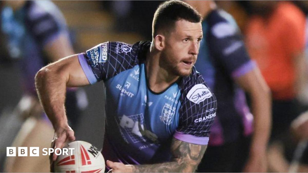 Hull FC's Australian hooker Cade Cust in Super League action against Castleford Tigers in April.