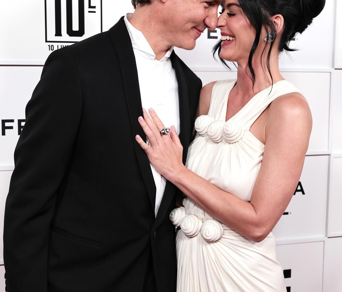 Katy Perry and Justin Trudeau look loved up as they make red carpet debut - London Evening Standard