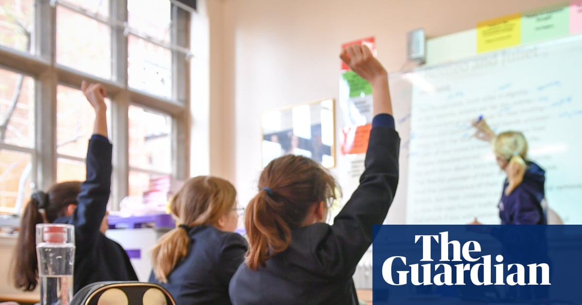 Number of teachers in England’s state schools drops for second year in row | Schools