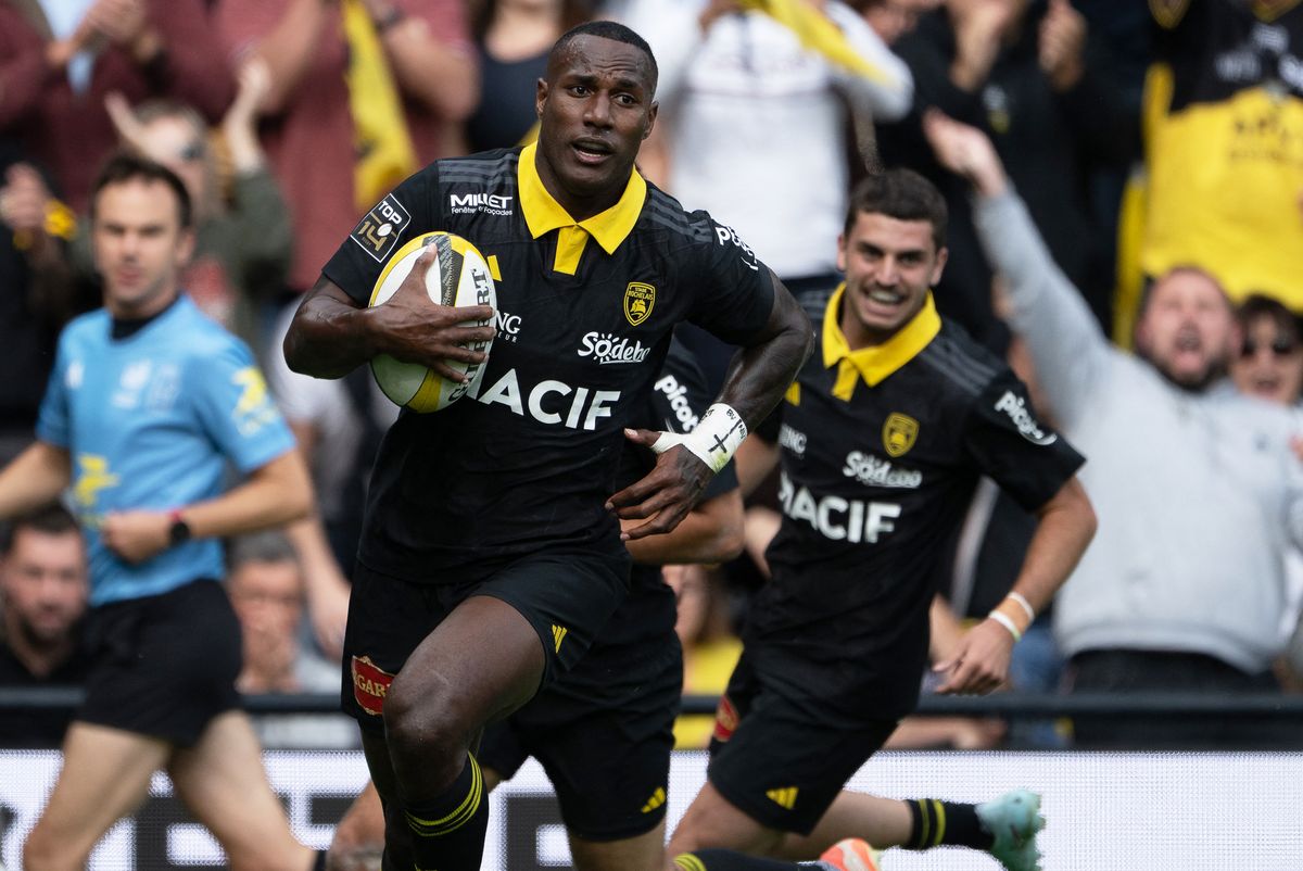 Hull FC interest Suliasi Vunivalu in action for French rugby union side La Rochelle.