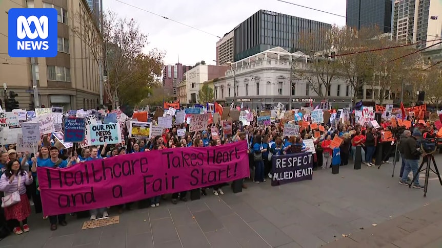 Allied health workers walk off the job in Victoria as pay negotiations break down