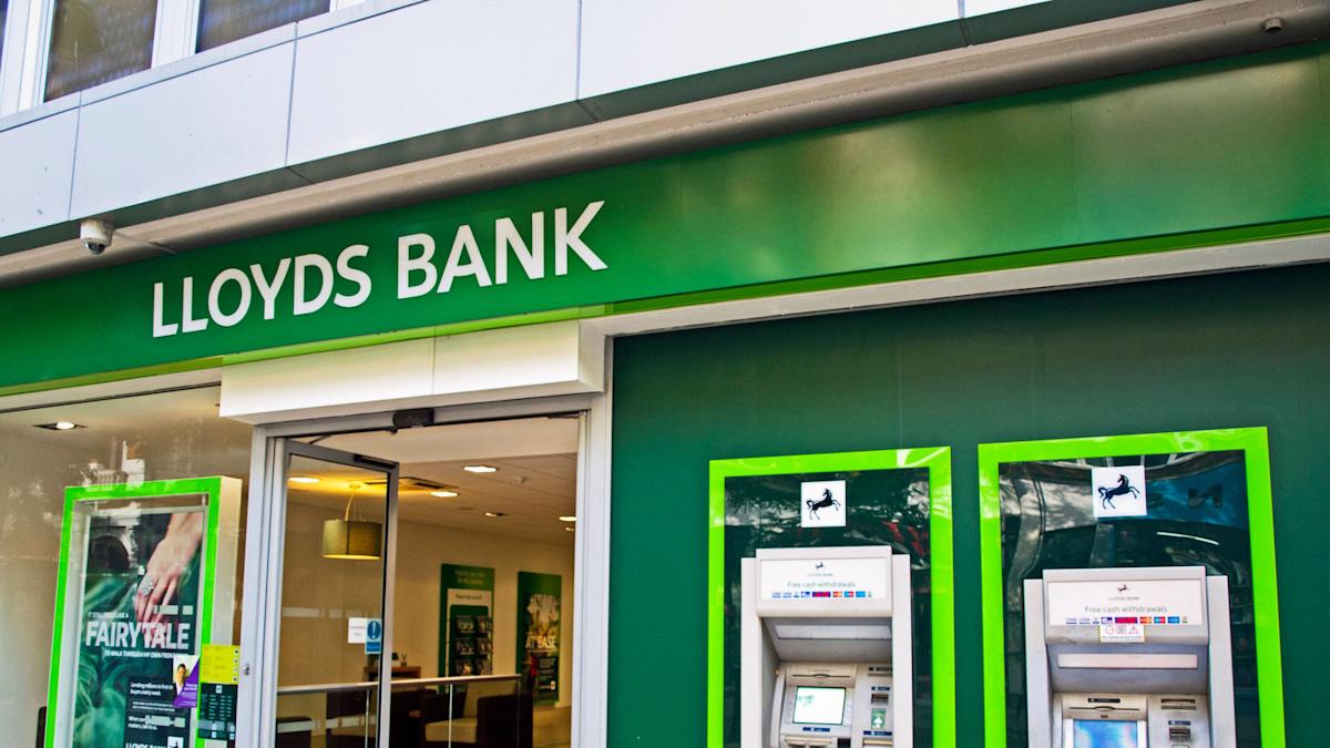 Lloyds, Halifax and Bank of Scotland apologise as customers hit by app outage