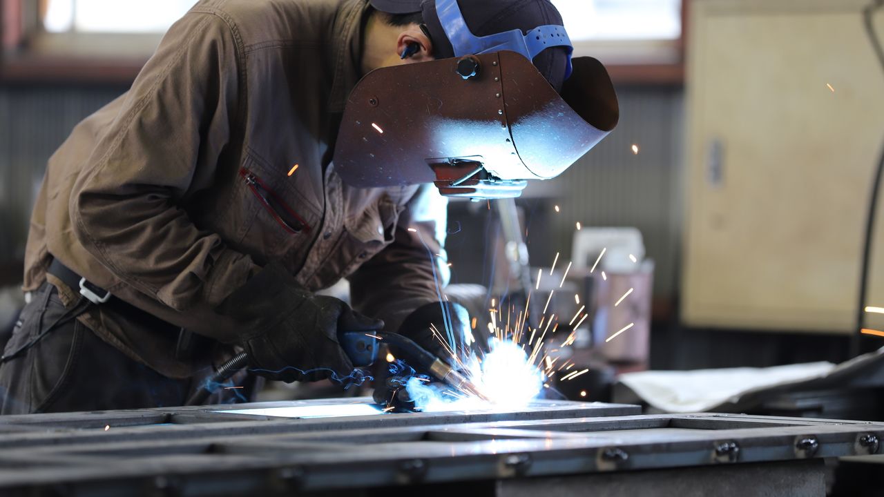 Blue-Collar Wages Rising in Japan Amid Labor Shortage