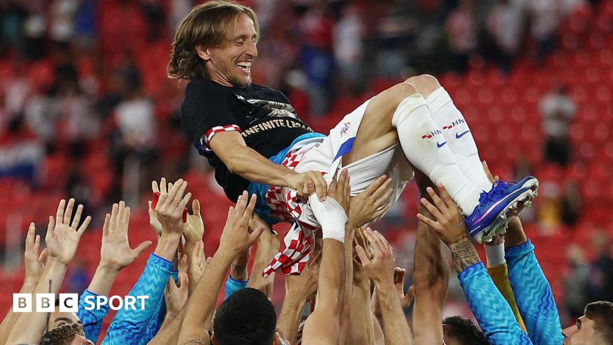 Ante Budimir and his Croatia team-mates celebrate a goal