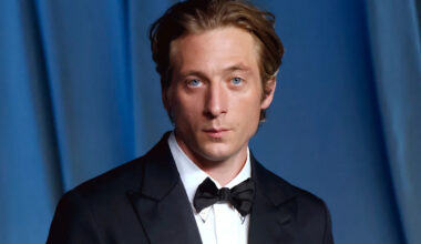 ‘The Bear’ Star Jeremy Allen White Reveals Massive Keepsake He Stole From Set