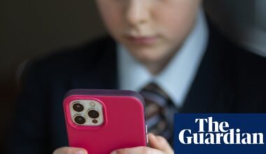 Starmer gives tech firms ultimatum to block explicit images on children’s phones | Internet safety