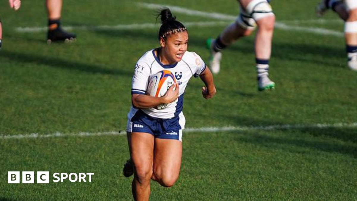 Reneeqa Bonner running with the ball