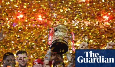 Virat Kohli hits winning runs as Royal Challengers Bengaluru retain IPL title | IPL