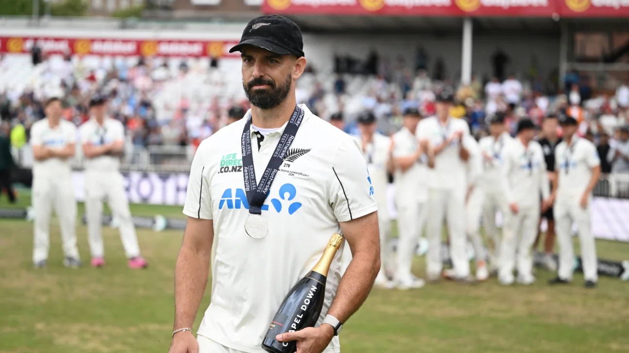 England vs New Zealand, 3rd Test - 'Boring' Mitchell earns his beers after hard-as-nails hundred