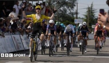 Elliot Rowe leads the way on the track