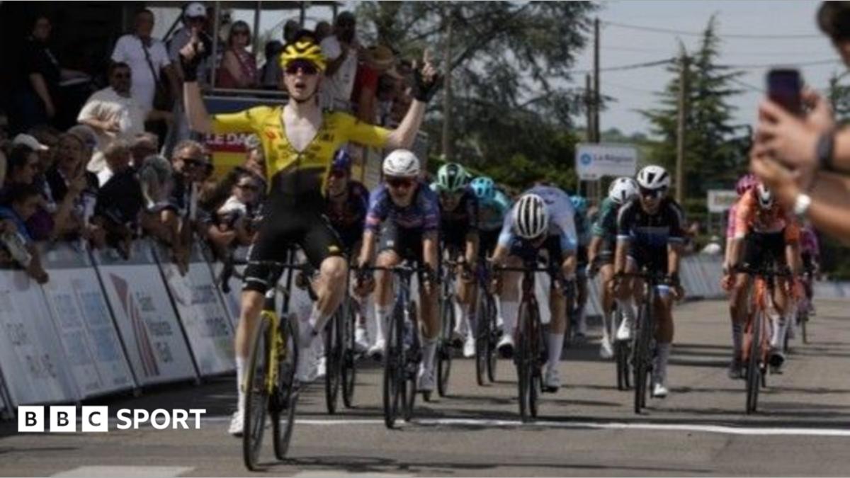 Elliot Rowe leads the way on the track
