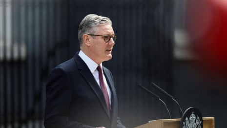 UK prime minister Keir Starmer announces resignation – video