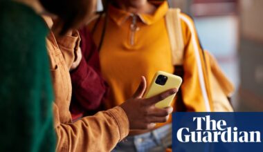 Starmer to announce ‘Australia plus’ ban on social media for under-16s | Social media ban