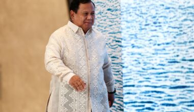 Prabowo risks prompt global banks to pull cash out of Indonesia