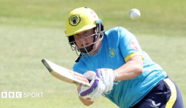 Warwickshire's Abbey Freeborn plays a shot