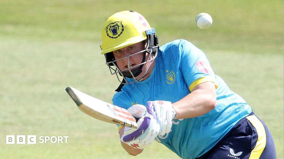 Warwickshire's Abbey Freeborn plays a shot