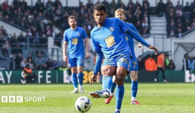 Jhon Solis sidefoots the ball watched by two Birmingham City team-mates