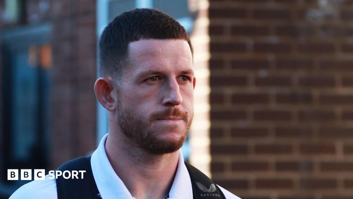 Cade Cust walks into the ground before a game for Hull FC