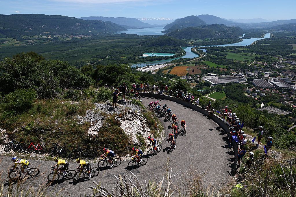 Red Bull - Bora - Hansgrohe's Australian rider Luke Tuckwell wearing the overall leader's yellow jersey (L) leads the pack of riders (peloton) in the ascent of the Lacets du Grand Colombier during the 7th stage of the Tour Auvergne-Rhone-Alpes cycling race (formerly known as the Criterium du Dauphine), 133,6km between La Bridoire and Grand Colombier in the French Alps on June 13, 2026. (Photo by Anne-Christine POUJOULAT / AFP)