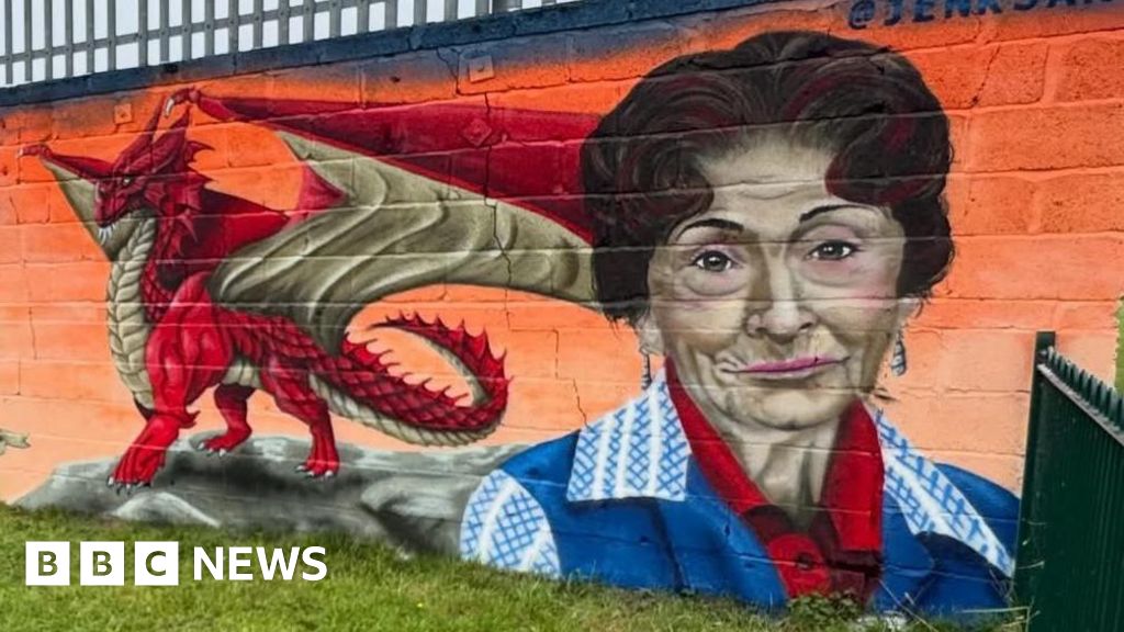 Eastenders legend Dot Cotton appears on mural in Pontyates - BBC