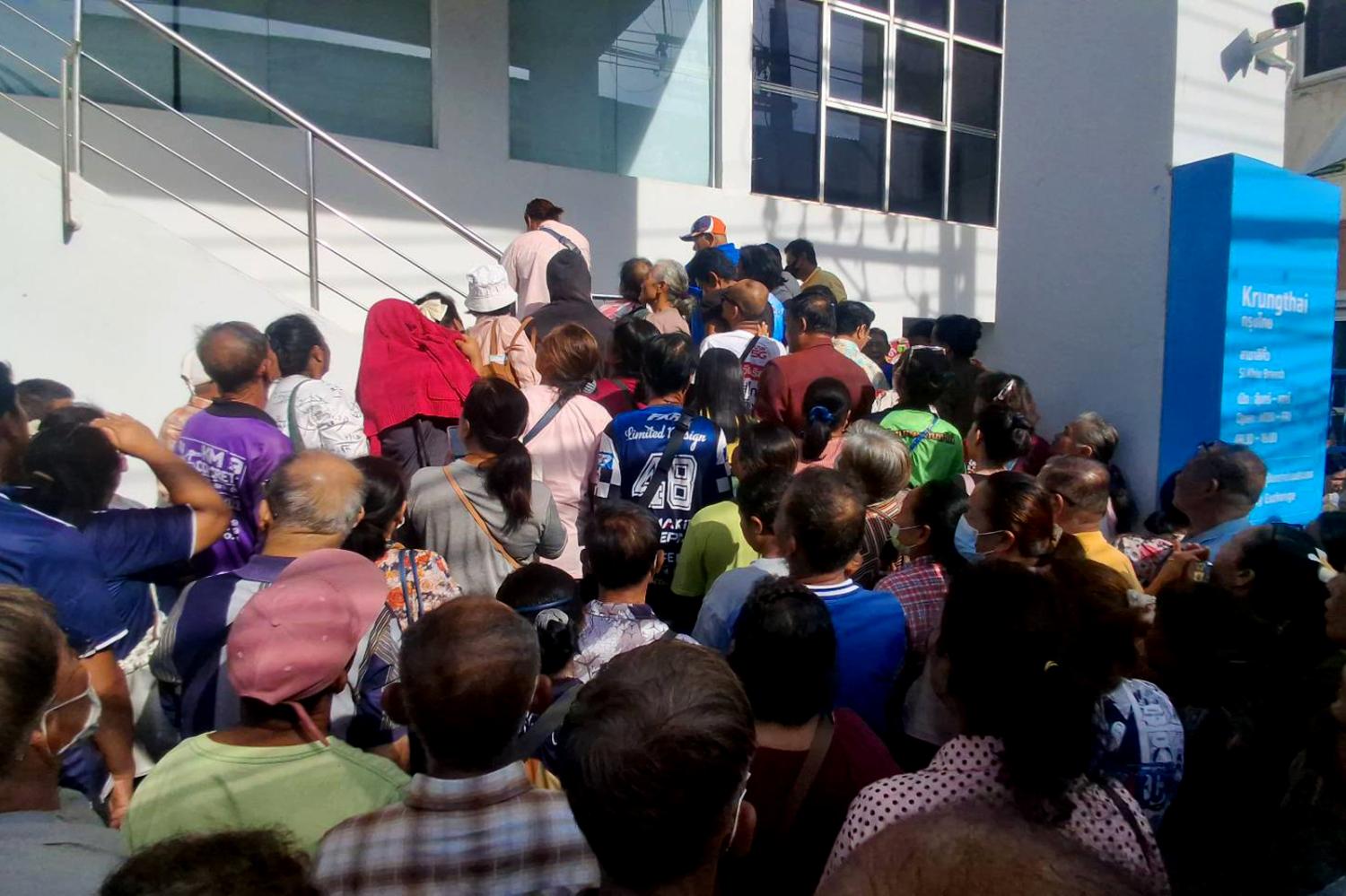 Senior citizens queue at a branch of Krungthai Bank on the opening day of registration for the subsidy programme. PRASIT TANGPRASERT