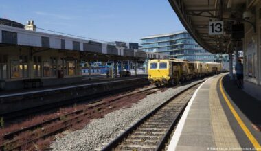 UK: Two trains collide north of London, injuries reported