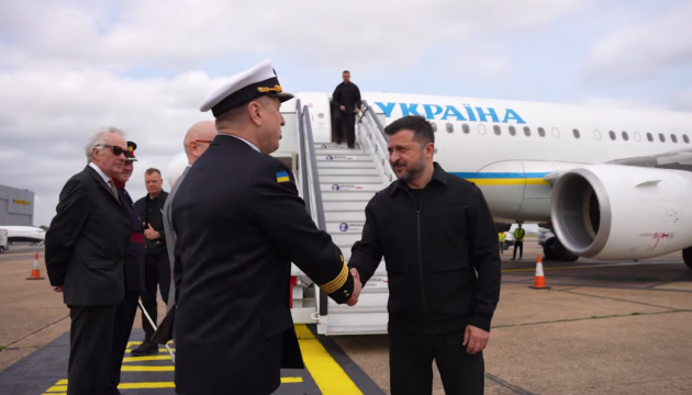Zelensky arrives in UK